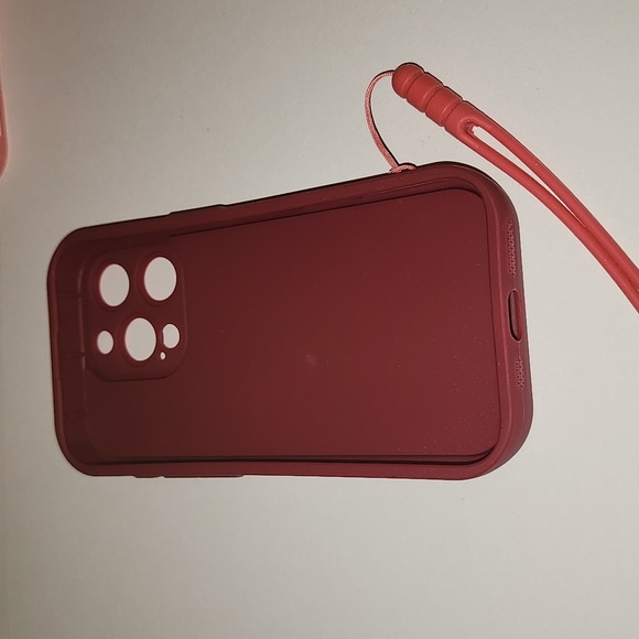 Brand new Apple IPhone 15 Pro Hello Kitty Silicone Phone case w. Wrist strap - Picture 10 of 10